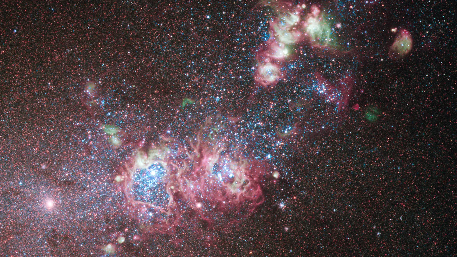 Dwarf galaxies on small scales in a cosmological context