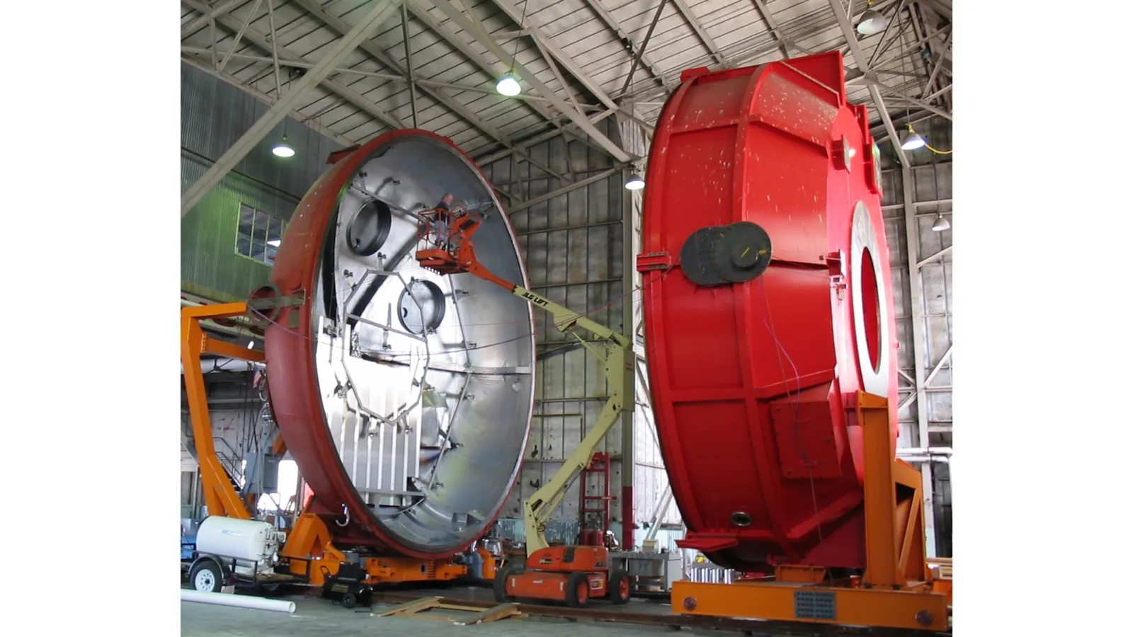 LBT primary mirror aluminizing system bell jar and dummy mirror cell during integration and testing in Columbus