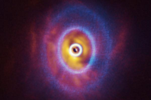 ALMA image of a protoplanetary disk