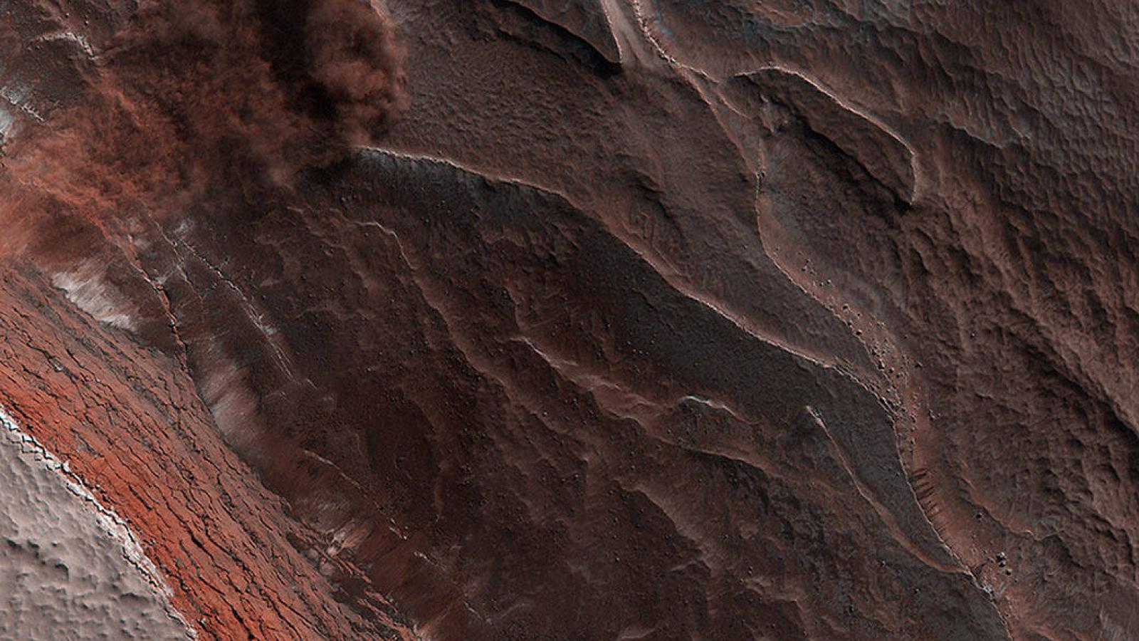 Avalanache on Mars