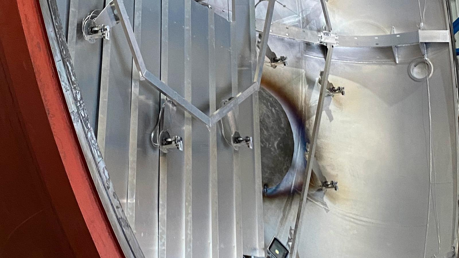 LBT aluminizing system bell jar view of the aluminum crucibles